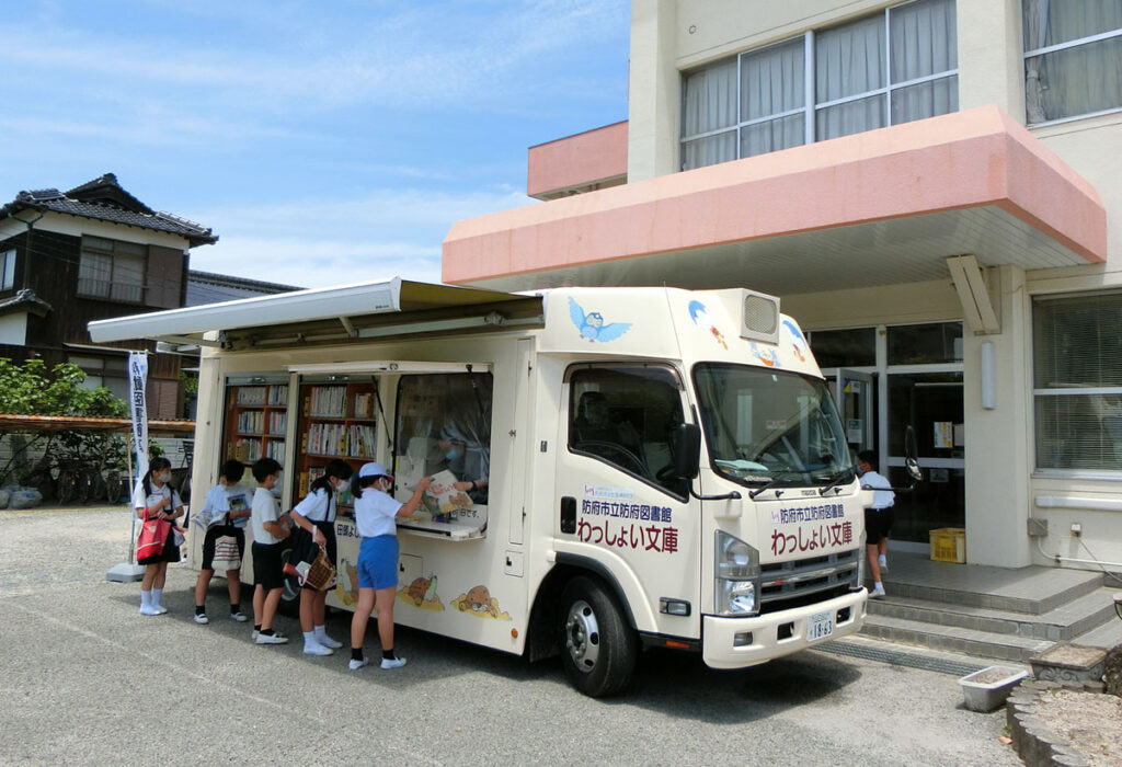 移動図書館車巡回の様子